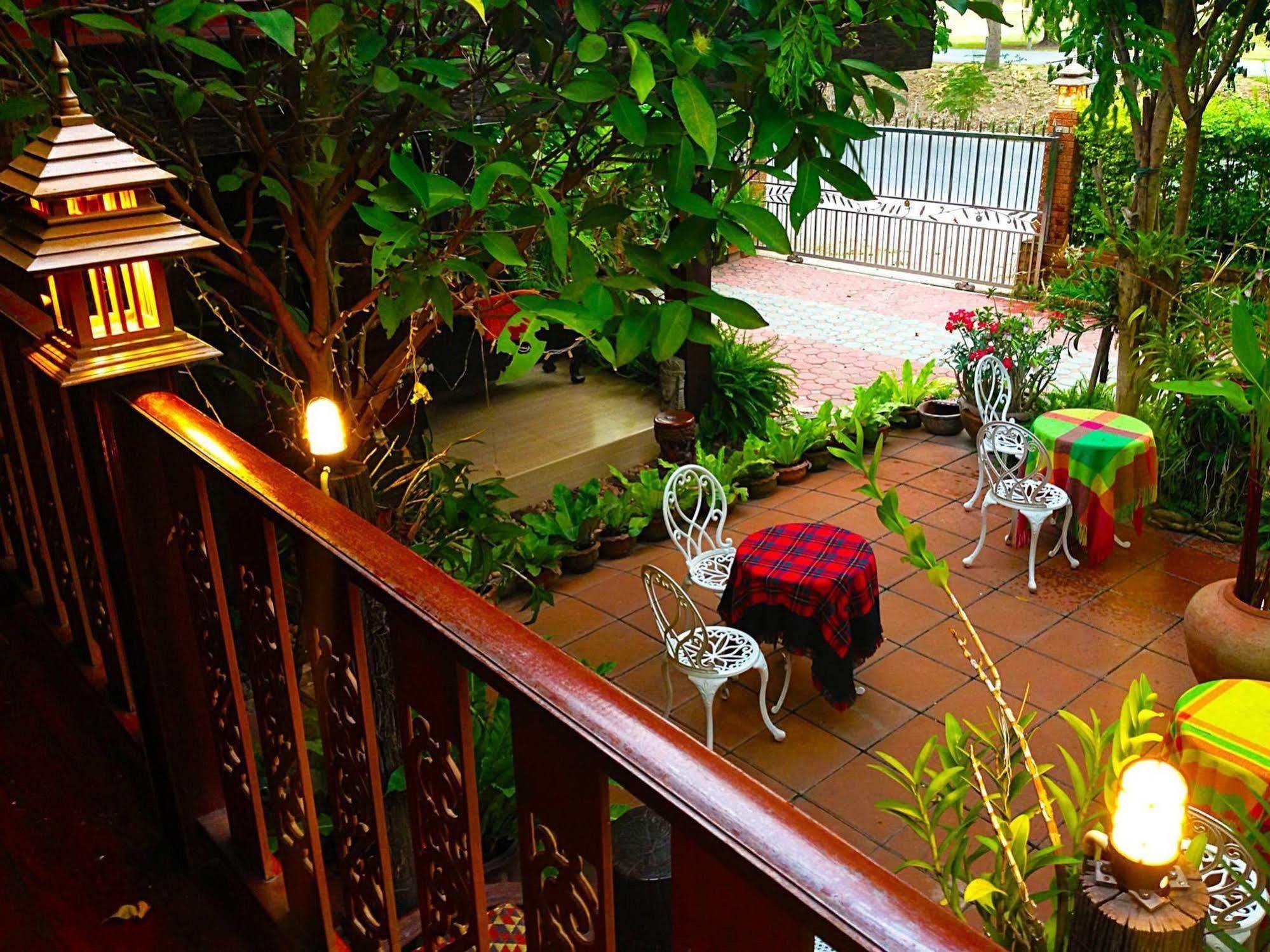 Baifern Homestay Ayutthaya Bagian luar foto